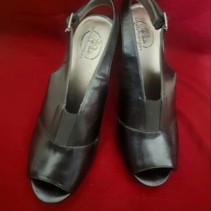 Life style simply soft size 9W black sling back pumps 3" heel like new